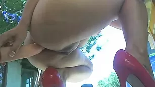 moonlight4u7 дрочит на улице гладко выбритую киску