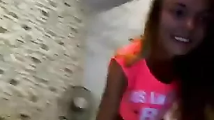 Фееричная малышка SexyModel__4U показывает сочную задницу