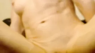 Худая стерва Candice88 похотливо наглаживает бритые половые губы