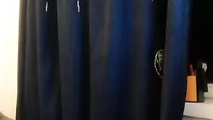 Милая леди Boginj24 трахает обе дырочки