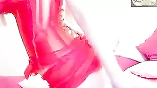 Милашка Arielle1 показывает сиськи