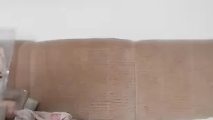 Аппетитная кобыла Xxx_diamant раздевается до нижнего белья