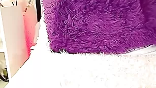 Шикарная курва Hollycute ласкает бритую киску