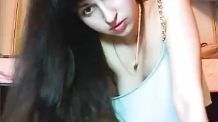 hotkleo оголила сиську