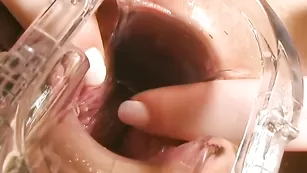 Замечательная сучка JustJuliy показывает широкое влагалище