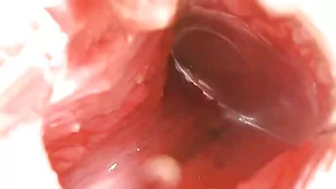 Замечательная сучка JustJuliy показывает широкое влагалище