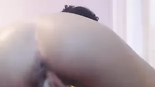 Роскошная шмарина HotDream разминает обе дырки