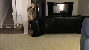 anabelleleigh жестко дрочит свою киску