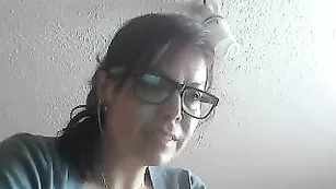 Грудастая шкура AGHATAMILF скачет на секс игрушке