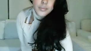 Изысканная красотка MakaylaDivine трахается секс машиной