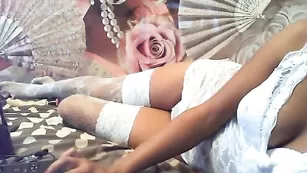 velikaya темноволосая сука приласкала себя перед всеми своими пользователями