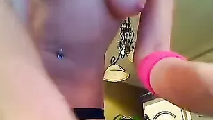 Озорная кокетка KissKara раздевается до трусиков