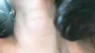 Строптивая дамочка MakaylaDivine трахает пизду фаллосом