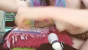 Необычная краля BabyZelda шалит с секс игрушками