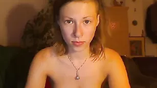 Симпатичная чертовка Bulma90 дрочит обе дырки