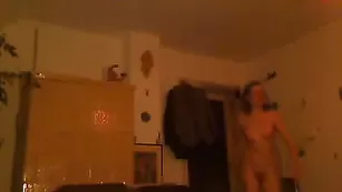 Симпатичная чертовка Bulma90 дрочит обе дырки