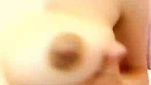 Грудастая сука Miiisha ласкает бритую пизду