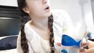 Молоденькая сучка Chroniclove мило общается