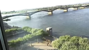 Грудастая путана MySoftyGuns позирует обнаженная