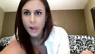 Изумительная дама Aleah_jasmine ласкает большие сиськи