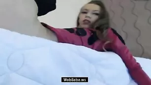 Марина балуется с игрушкой