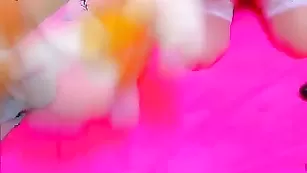 sexy-mary засовывает пальчики в жопу