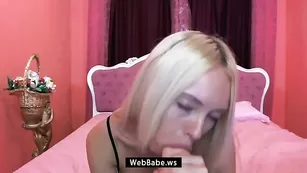 Юная barbiemasha 2 дрочит киску