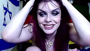 Необычная жрица Izavampira удивила сисяндрами