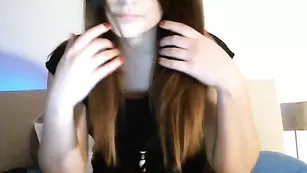 Фантастичная телка Fuckable_2 ласкает вагину