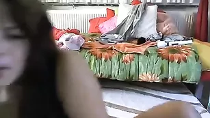 Роскошная сучка MySoftyGuns демонстрирует бритые дырочки