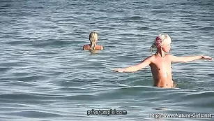 Три блонды Sonyabony голые на пляже