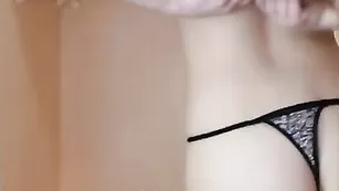 Прекрасная соска barbieblond танцует стрип