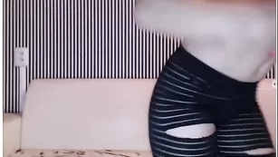 Стройная кокетка sexxindigo позирует в колготках