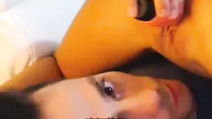 Страстная парочка kenandbarbye8 шалит в позе 69
