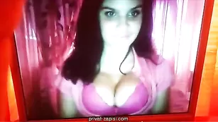 Пылкая леди эвелина соблазняет упругой грудью