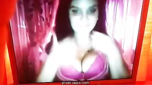 Пылкая леди эвелина соблазняет упругой грудью