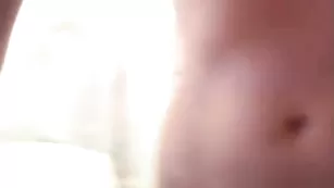 Грудастая missblackcard позирует в чулочках