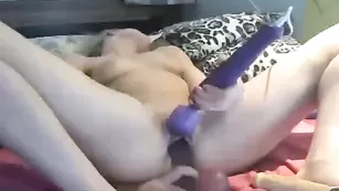 Голая шкура sairavelez ебется секс игрушками