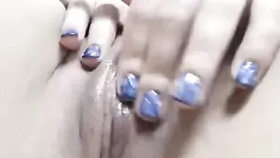 Целка ypokucekca теребит свою писечку