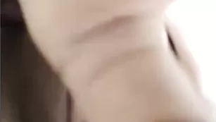 Целка ypokucekca теребит свою писечку