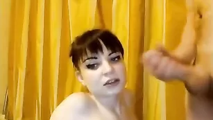 Шальная куртизанка AlinSexCouple делает хороший минет