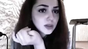 Симпатичная рунетка anetatv общается во фри