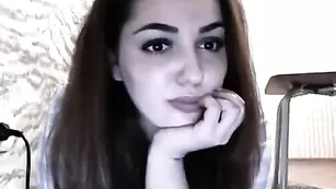 Симпатичная рунетка anetatv общается во фри