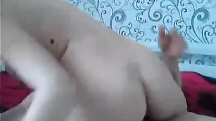 Юная шлюшка OliviaGreis22 сосет член и трахается