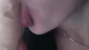 Русская briuneto4ka шалит с резиновым хером