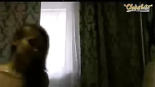 Милая самка YouTubed делает минет