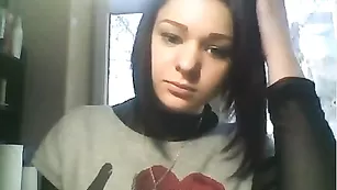 Молодая сучка milanita69 обнажает большие сиськи