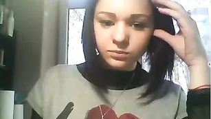 Молодая сучка milanita69 обнажает большие сиськи