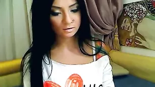 Курва с татуировками collegegirl трахает пизденку