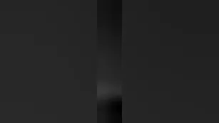 Скромная модель marisa58 мастурбирует бритую киску